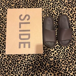 Yeezy slide size 8 with box